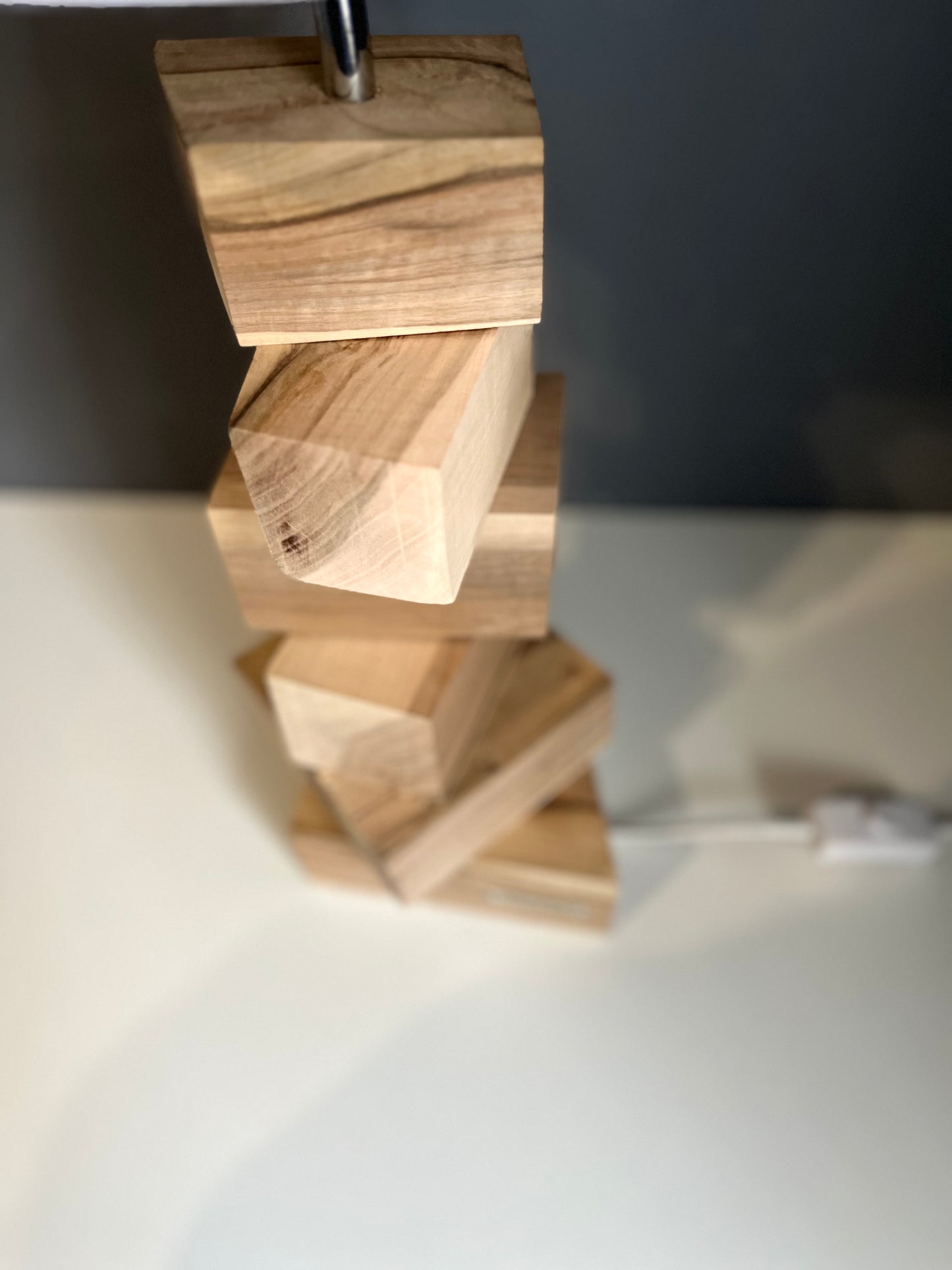 Lampă din lemn de nuc Blocky