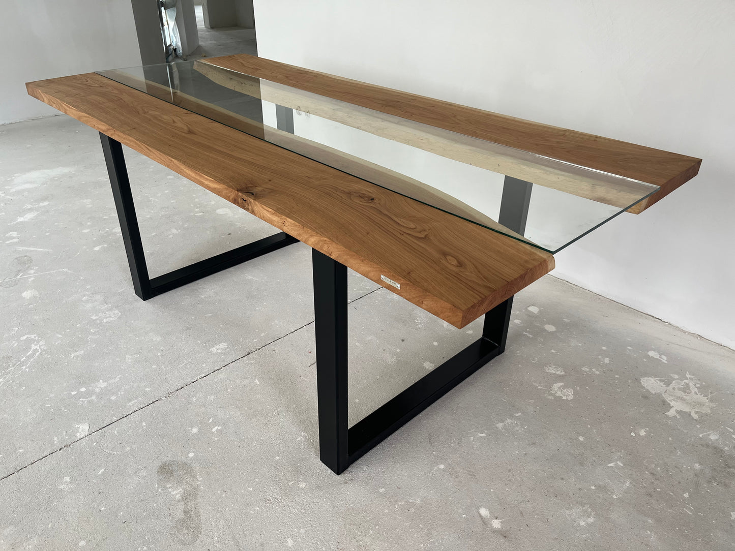 Solid oak table with natural edges, glass and ARON metal legs