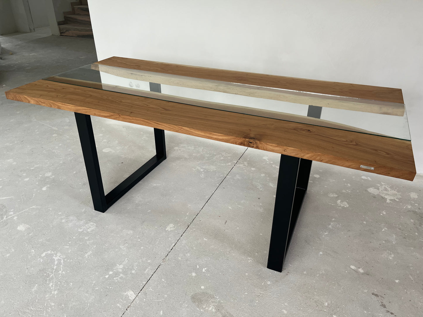 Solid oak table with natural edges, glass and ARON metal legs