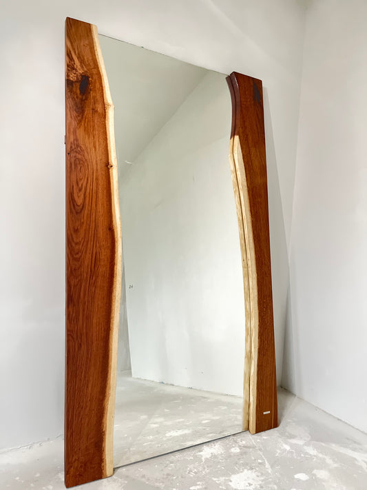 Oglinda din lemn de stejar masiv cu margini naturale OAKER