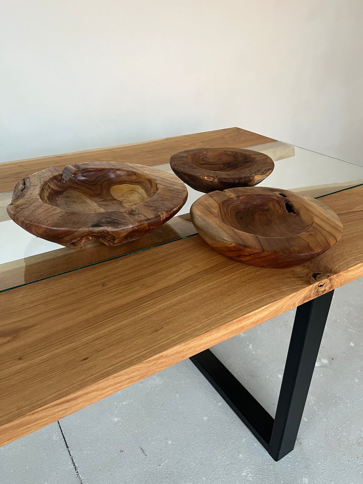 Solid wood bowl 30 cm